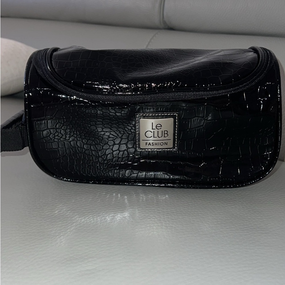 Travel cosmetic bag
